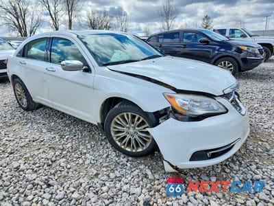 Czwarte zdjęcie samochodu z boku: 2012 CHRYSLER 200 LIMITED VIN:1C3CCBCG1CN300893 - miniatura