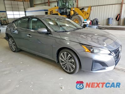 Czwarte zdjęcie samochodu z boku: 2025 NISSAN ALTIMA SL VIN:1N4BL4EV0SN315971 - miniatura