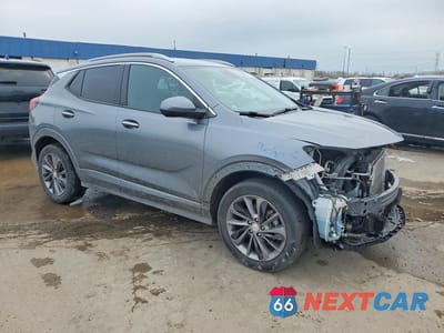 Czwarte zdjęcie samochodu z boku: 2021 BUICK ENCORE GX SELECT VIN:KL4MMDSL5MB135662 - miniatura