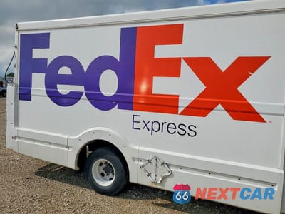 Zdjęcie 11 z 13 samochodu: 2015 ISUZU NPR DELIVERY VAN VIN:JALB4T171F7W00034 - miniatura