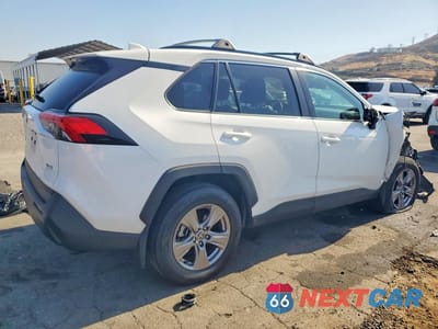 Trzecie zdjęcie samochodu z tyłu: 2022 TOYOTA RAV4 XLE VIN:2T3W1RFV3NC208621 - miniatura