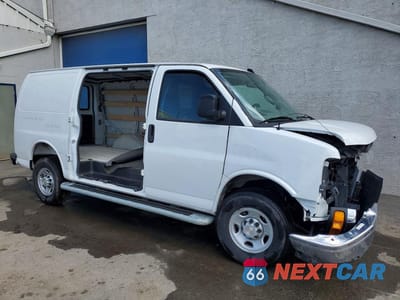Czwarte zdjęcie samochodu z boku: 2025 CHEV EXPRESS G2500 VIN:1GCWGAFP9S1195285 - miniatura