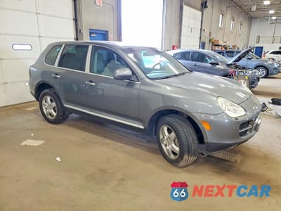 Czwarte zdjęcie samochodu z boku: 2004 PORSCHE CAYENNE VIN:WP1AB29P14LA71236 - miniatura