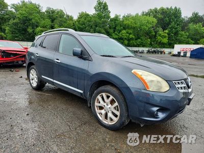 Czwarte zdjęcie samochodu z boku: 2013 NISSAN ROGUE S VIN:JN8AS5MTXDW023129 - miniatura