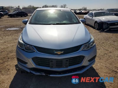 Piąte zdjęcie samochodu w środku: 2017 CHEVROLET CRUZE LS VIN:1G1BC5SM1H7161921 - miniatura