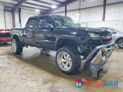 Czwarte zdjęcie samochodu z boku: 2005 CHEVROLET SILVERADO K1500 VIN:2GCEK13T151380649 - miniatura