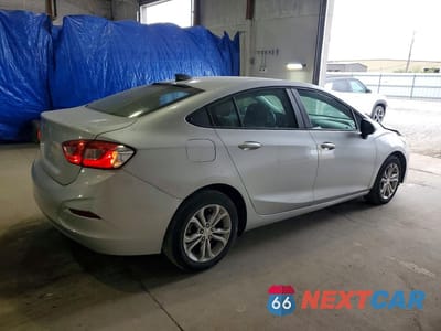 Trzecie zdjęcie samochodu z tyłu: 2019 CHEVROLET CRUZE LS VIN:1G1BC5SM3K7114008 - miniatura