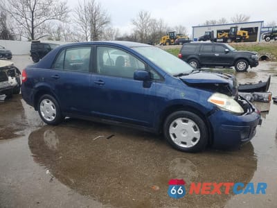 Czwarte zdjęcie samochodu z boku: 2009 NISSAN VERSA 1.8 S VIN:3N1BC11E79L388816 - miniatura