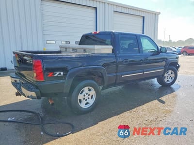 Trzecie zdjęcie samochodu z tyłu: 2005 CHEVROLET SILVERADO K1500 VIN:2GCEK13TX51110786 - miniatura