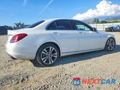 Trzecie zdjęcie samochodu z tyłu: 2018 MERCEDES-BENZ C 300 VIN:55SWF4JBXJU236561 - miniatura