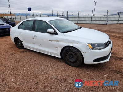 Czwarte zdjęcie samochodu z boku: 2014 VOLKSWAGEN JETTA SE VIN:3VWD17AJ2EM424201 - miniatura