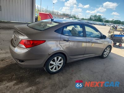 Trzecie zdjęcie samochodu z tyłu: 2013 HYUNDAI ACCENT GLS VIN:KMHCU4AE5DU311629 - miniatura