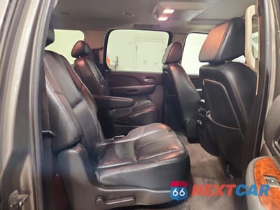 Zdjęcie 10 z 12 samochodu: 2008 CHEVROLET SUBURBAN K1500 LS VIN:3GNFK16Y38G162081 - miniatura