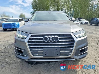 Piąte zdjęcie samochodu w środku: 2017 AUDI Q7 PREMIUM PLUS VIN:WA1LAAF74HD028256 - miniatura