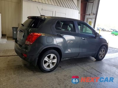 Trzecie zdjęcie samochodu z tyłu: 2020 CHEVROLET TRAX LS VIN:3GNCJKSB0LL273779 - miniatura