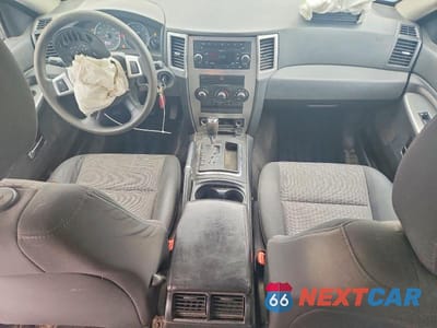 Zdjęcie 8 z 13 samochodu: 2009 JEEP GRAND CHEROKEE LAREDO VIN:1J8GR48K29C512879 - miniatura