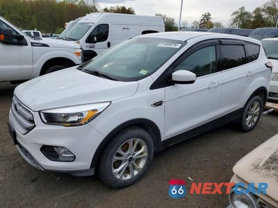 2017 FORD ESCAPE SE 1FMCU9GDXHUD43672 - główne zdjęcie licytacji z USA - miniatura