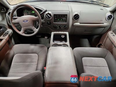 Zdjęcie 8 z 13 samochodu: 2005 FORD EXPEDITION XLT VIN:1FMPU16515LA44585 - miniatura