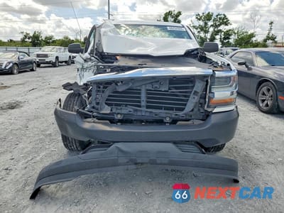 Piąte zdjęcie samochodu w środku: 2018 CHEV SILVERADO VIN:1GCNCNEH0JZ189089 - miniatura