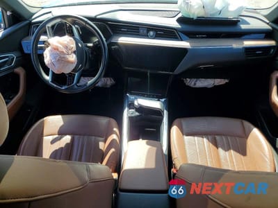 Zdjęcie 8 z 13 samochodu: 2019 AUDI E-TRON PREMIUM PLUS VIN:WA1LAAGE9KB011727 - miniatura