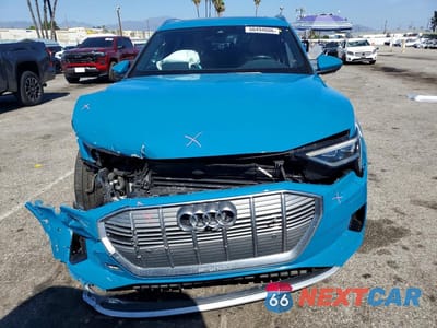 Piąte zdjęcie samochodu w środku: 2019 AUDI E-TRON PREMIUM PLUS VIN:WA1LAAGE9KB011727 - miniatura