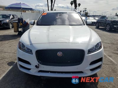 Piąte zdjęcie samochodu w środku: 2019 JAGUAR F-PACE PREMIUM VIN:SADCJ2FX2KA609733 - miniatura