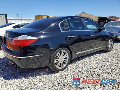 Trzecie zdjęcie samochodu z tyłu: 2010 HYUNDAI GENESIS 4.6L V8 VIN:KMHGC4DF2AU100165 - miniatura