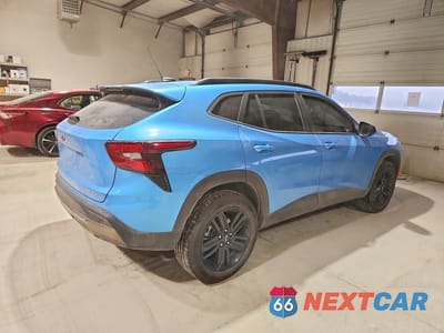 Trzecie zdjęcie samochodu z tyłu: 2026 CHEVROLET TRAX ACTIV VIN:KL77LKEP3TC018774 - miniatura