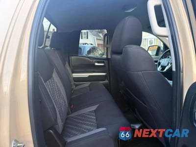 Zdjęcie 7 z 12 samochodu: 2019 TOYOTA TUNDRA SR5 VIN:5TFUY5F10KX825683 - miniatura