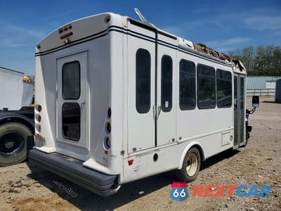 Czwarte zdjęcie samochodu z boku: 2017 FORD ECONOLINE E450 SUPER DUTY CUTAWAY VAN VIN:1FDFE4FS1HDC06746 - miniatura