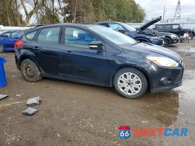 Czwarte zdjęcie samochodu z boku: 2013 FORD FOCUS SE VIN:1FADP3K2XDL293042 - miniatura