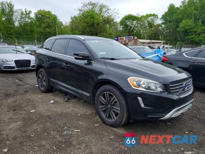 Czwarte zdjęcie samochodu z boku: 2017 VOLVO XC60 T5 DYNAMIC VIN:YV440MDRXH2035739 - miniatura
