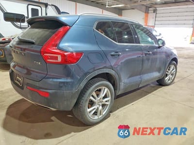 Trzecie zdjęcie samochodu z tyłu: 2019 VOLVO XC40 T5 INSCRIPTION VIN:YV4162UL6K2126001 - miniatura