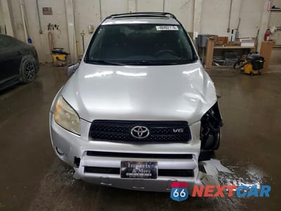 Piąte zdjęcie samochodu w środku: 2007 TOYOTA RAV4 SPORT VIN:JTMBK32V776025921 - miniatura