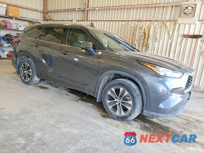Czwarte zdjęcie samochodu z boku: 2020 TOYOTA HIGHLANDER XLE VIN:5TDGZRBH7LS509788 - miniatura