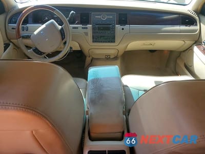 Zdjęcie 8 z 12 samochodu: 2006 LINCOLN TOWN CAR DESIGNER VIN:1LNHM83V26Y647423 - miniatura