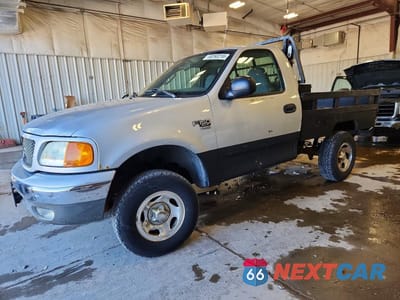 2004 FORD F150 FLATBED TRUCK 2FTRF18W84CA63429 - główne zdjęcie licytacji z USA - miniatura