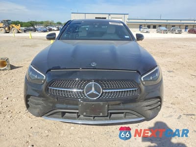 Piąte zdjęcie samochodu w środku: 2022 MERCEDES-BENZ E 350 VIN:W1KZF8DB8NB087454 - miniatura