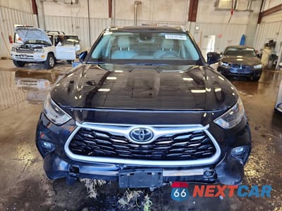 Piąte zdjęcie samochodu w środku: 2023 TOYOTA HIGHLANDER XLE VIN:5TDKDRBH6PS527228 - miniatura