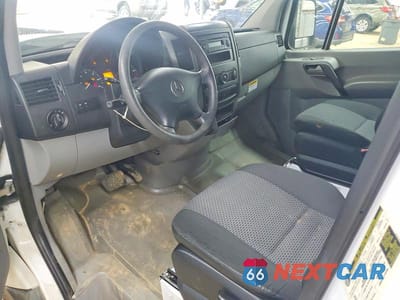Zdjęcie 8 z 13 samochodu: 2013 MERCEDES BENZ SPRINTER 2500 VIN:WD3PE7CC9D5801981 - miniatura
