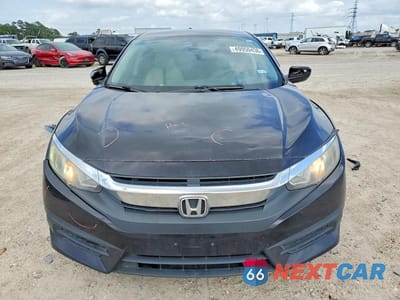 Piąte zdjęcie samochodu w środku: 2017 HONDA CIVIC LX VIN:19XFC2F52HE061028 - miniatura