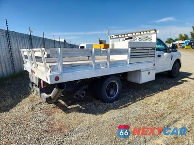 Trzecie zdjęcie samochodu z tyłu: 2017 FORD F350 SUPER DUTY VIN:1FDRF3GT5HEB62028 - miniatura