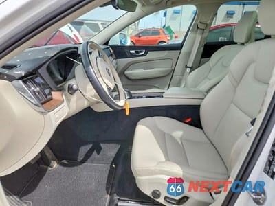 Zdjęcie 7 z 11 samochodu: 2022 VOLVO XC60 B5 MOMENTUM VIN:YV4L12RK4N1050893 - miniatura