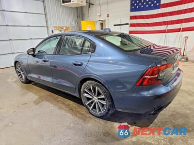 Drugie zdjęcie samochodu z przodu: 2021 VOLVO S60 T5 MOMENTUM VIN:7JR102TZ0MG118297 - miniatura