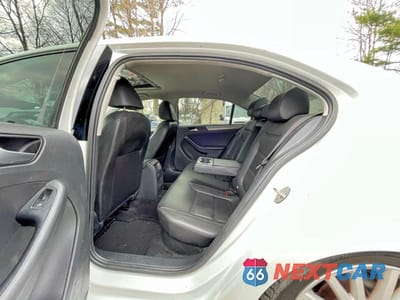 Zdjęcie 12 z 13 samochodu: 2017 VOLKSWAGEN JETTA SE VIN:3VWB67AJ5HM364931 - miniatura