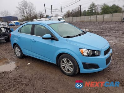 Czwarte zdjęcie samochodu z boku: 2014 CHEVROLET SONIC LT VIN:1G1JC5SG0E4156891 - miniatura
