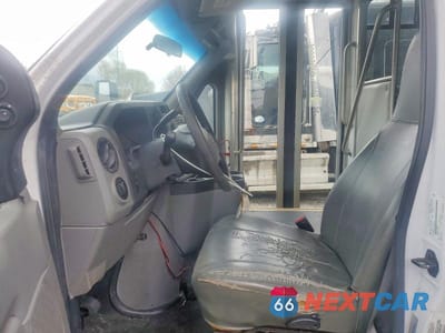 Piąte zdjęcie samochodu w środku: 2017 FORD ECONOLINE E450 SUPER DUTY CUTAWAY VAN VIN:1FDFE4FS2HDC27623 - miniatura