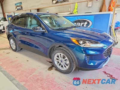 Czwarte zdjęcie samochodu z boku: 2020 FORD ESCAPE SE VIN:1FMCU9G64LUB90717 - miniatura