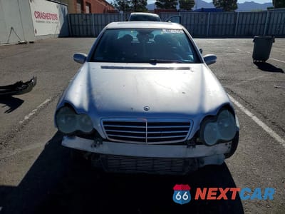 Piąte zdjęcie samochodu w środku: 2005 MERCEDES-BENZ C 230K SPORT SEDAN VIN:WDBRF40J05F681043 - miniatura