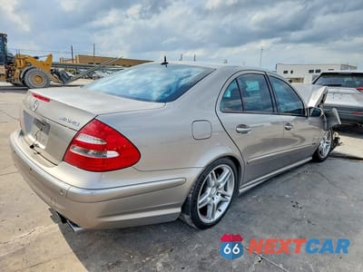 Trzecie zdjęcie samochodu z tyłu: 2003 MERCEDES-BENZ E 55 AMG VIN:WDBUF76J73A307719 - miniatura